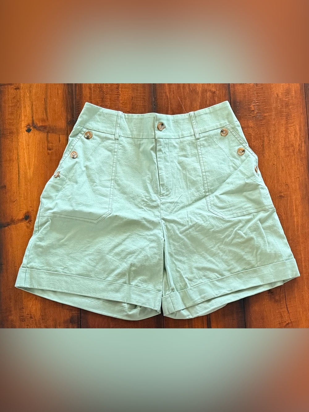 High-Waist Mint Green Women's Shorts with Button Detail